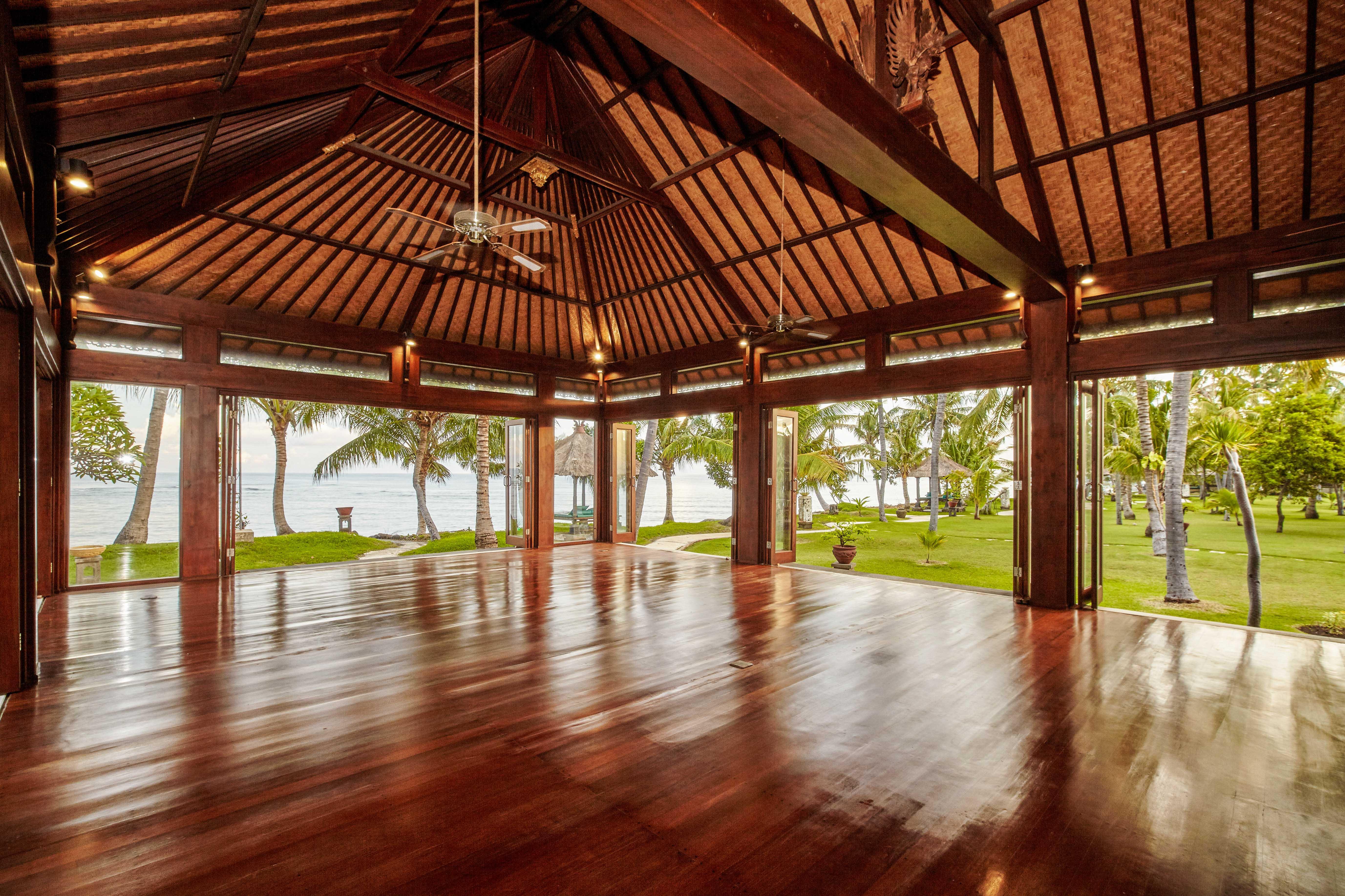 Puri Bagus Lovina Hotel Exterior photo