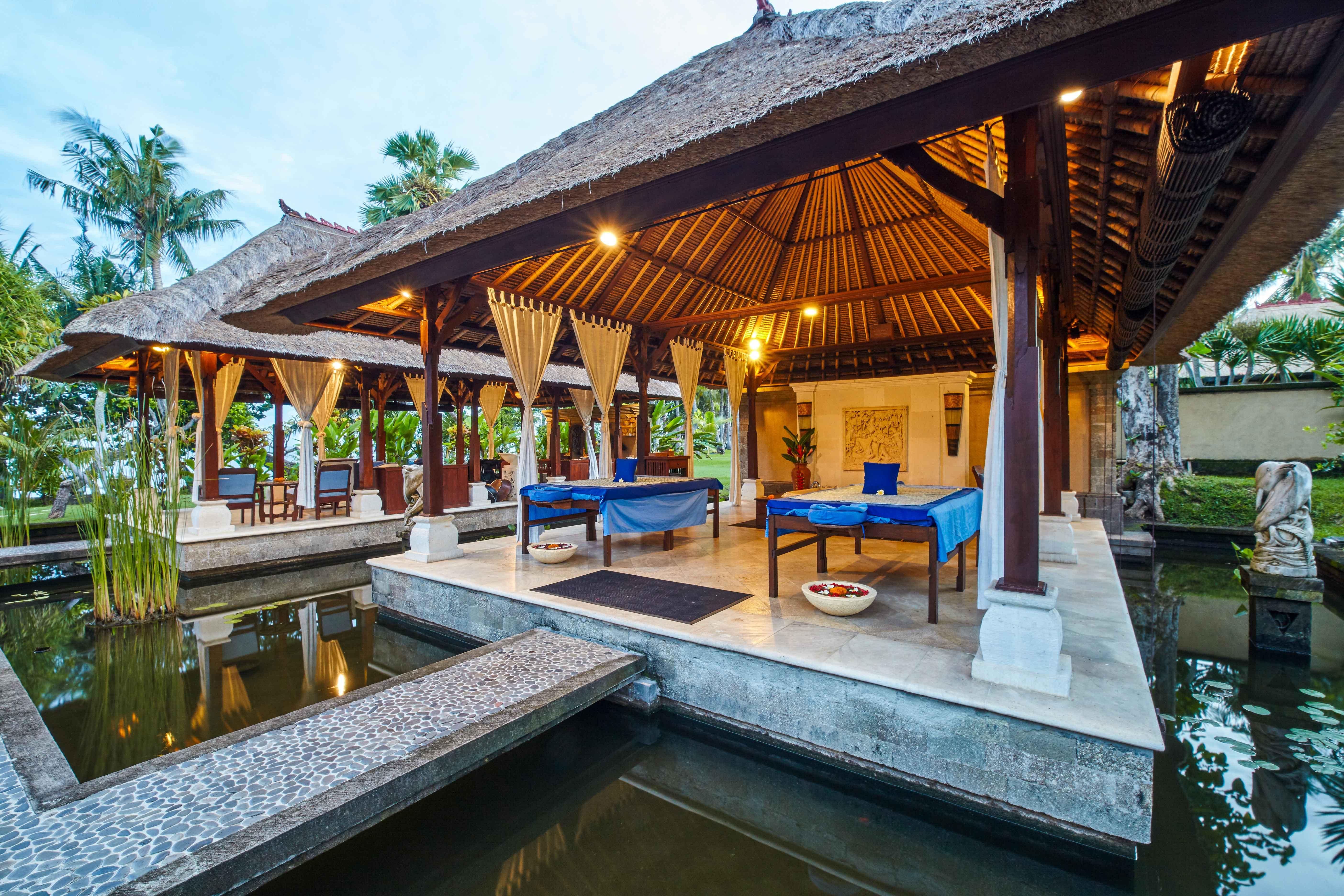 Puri Bagus Lovina Hotel Exterior photo