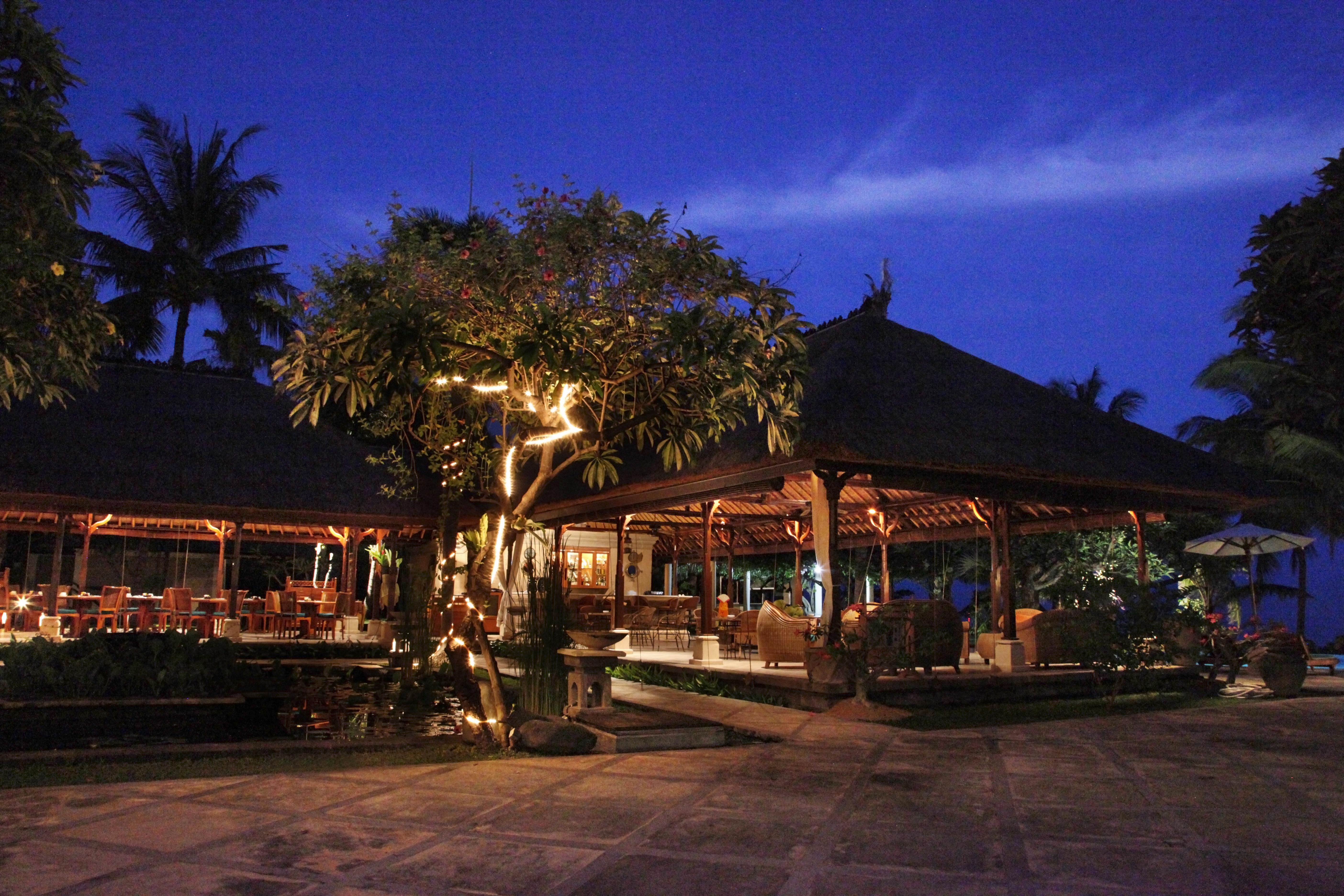 Puri Bagus Lovina Hotel Exterior photo