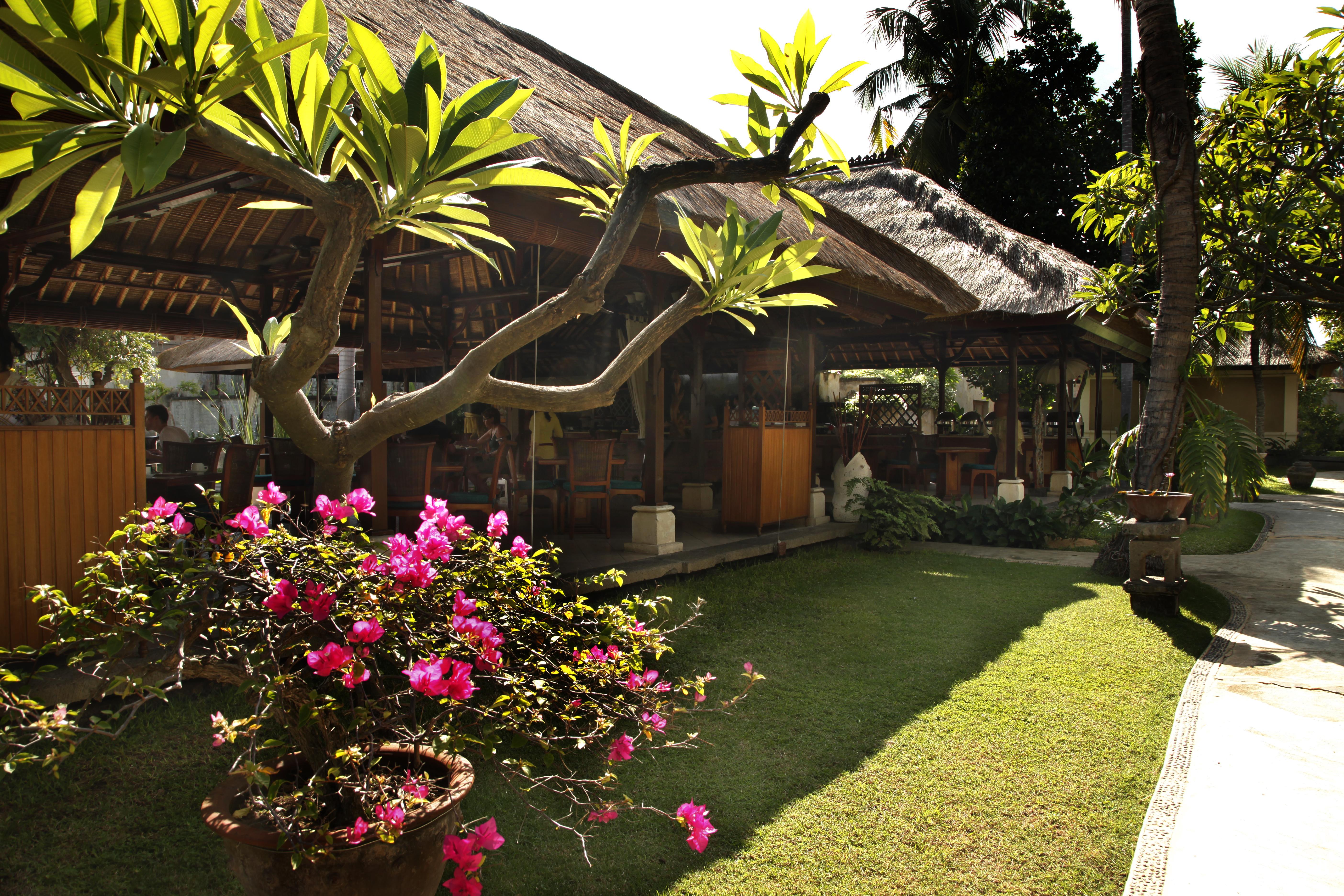 Puri Bagus Lovina Hotel Exterior photo