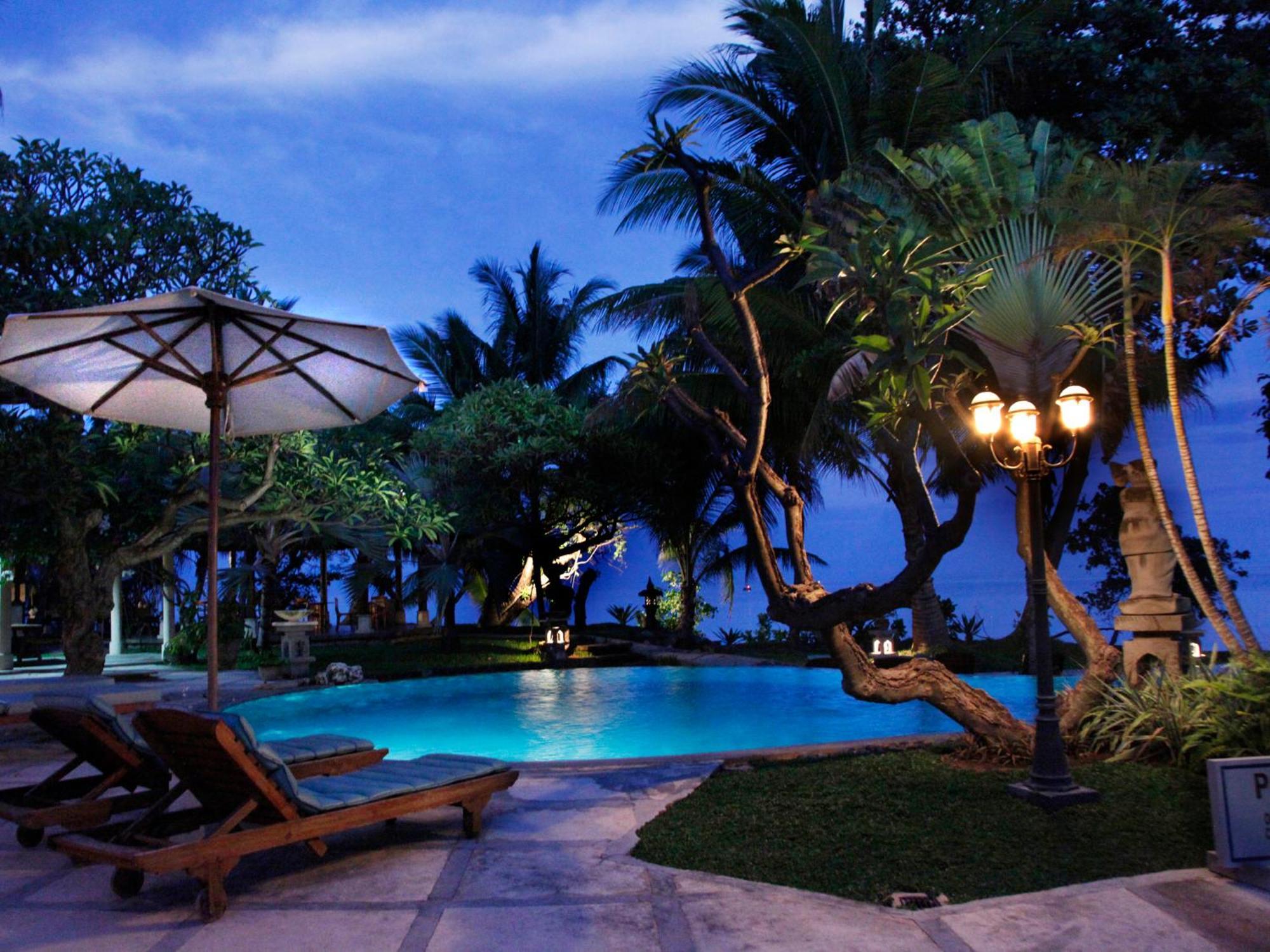 Puri Bagus Lovina Hotel Exterior photo