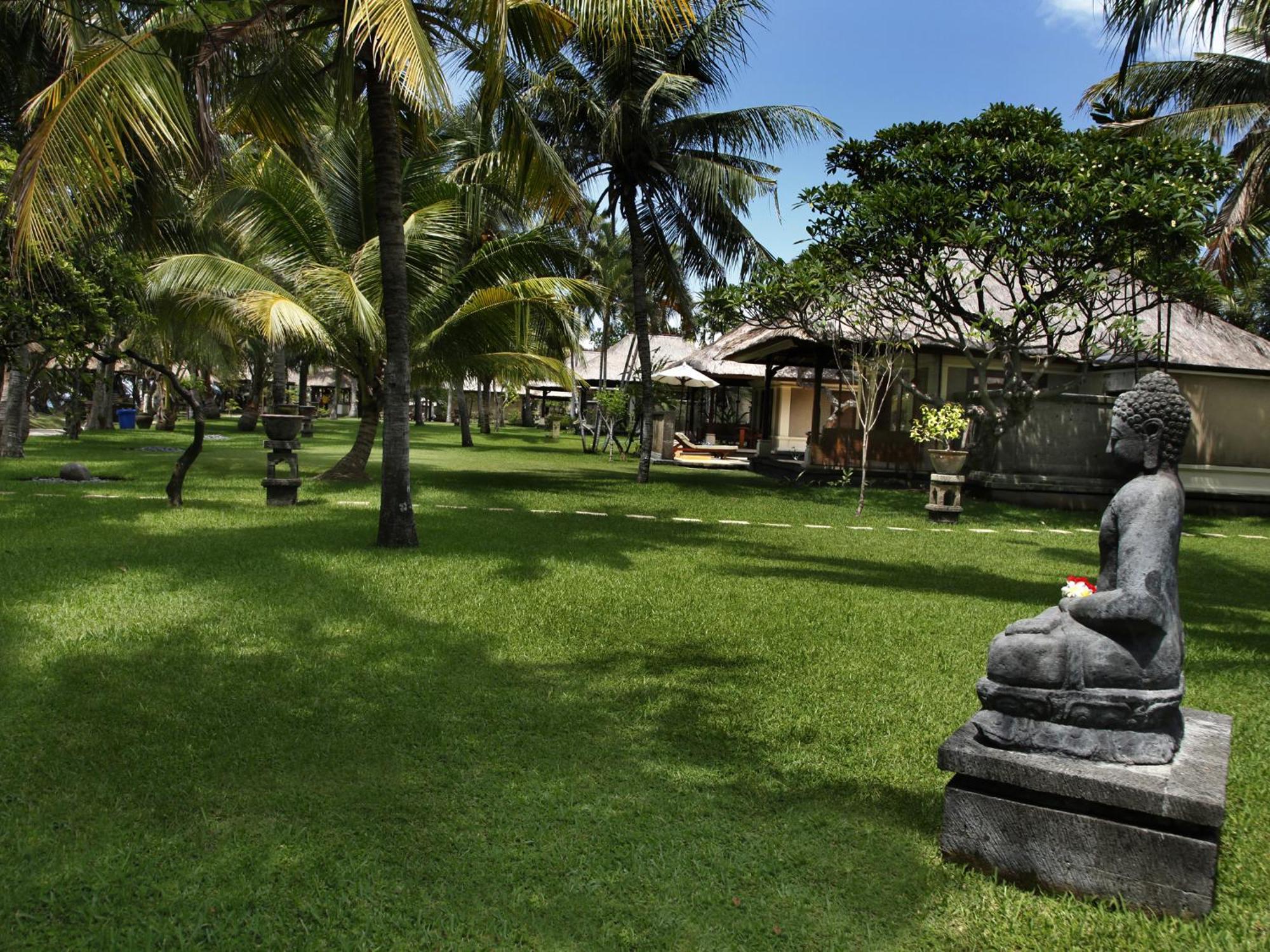 Puri Bagus Lovina Hotel Exterior photo