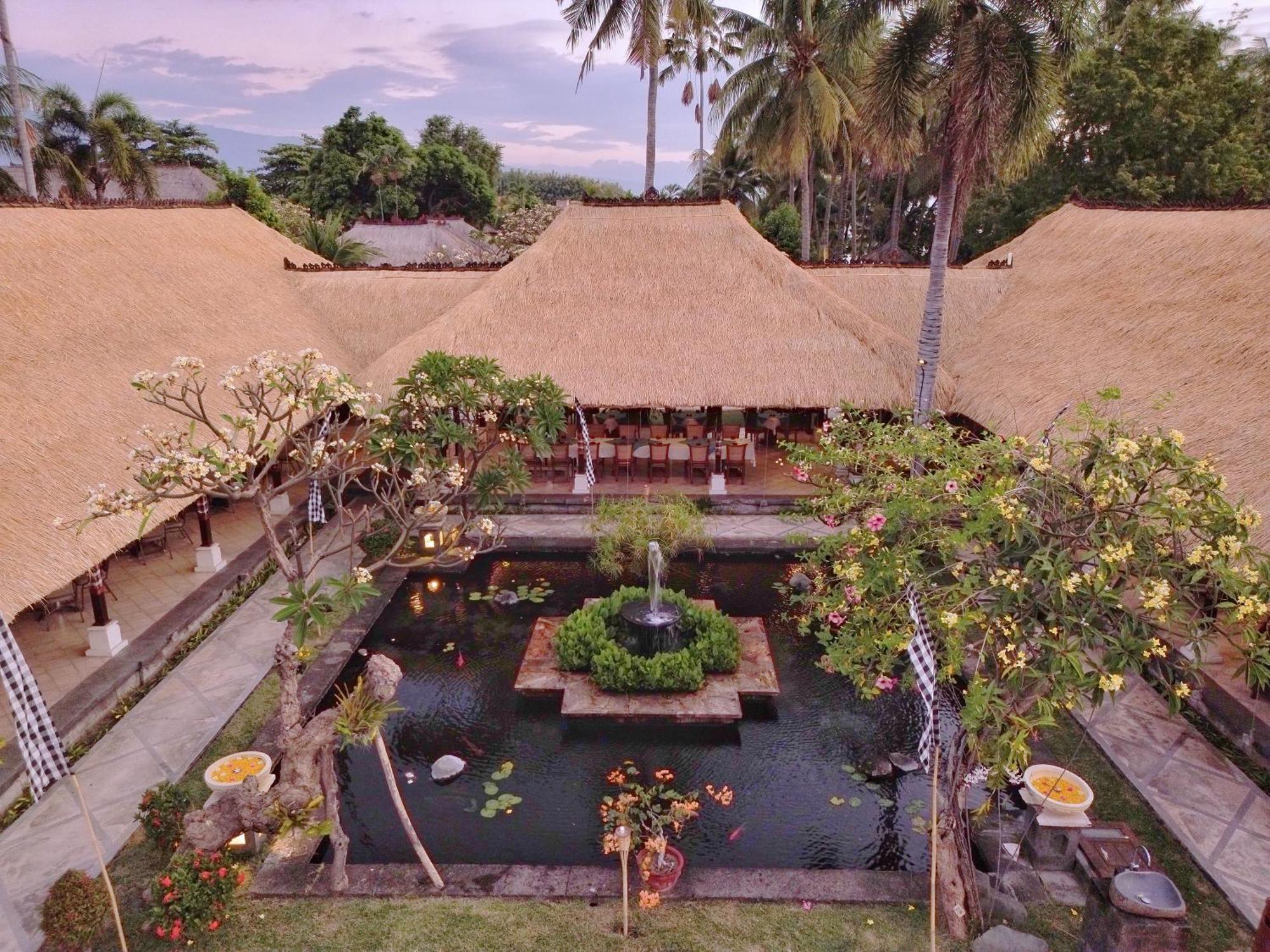 Puri Bagus Lovina Hotel Exterior photo