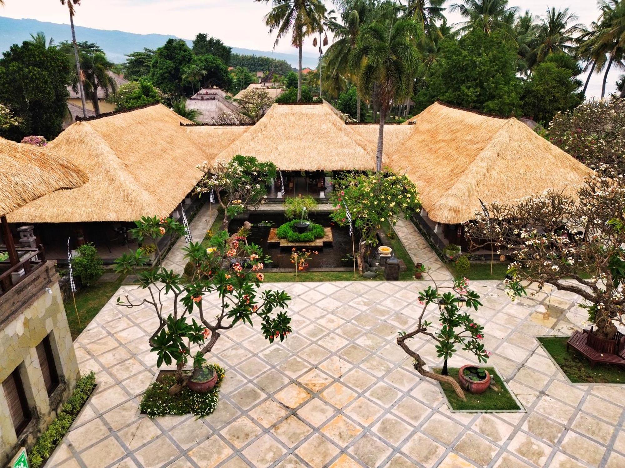 Puri Bagus Lovina Hotel Exterior photo