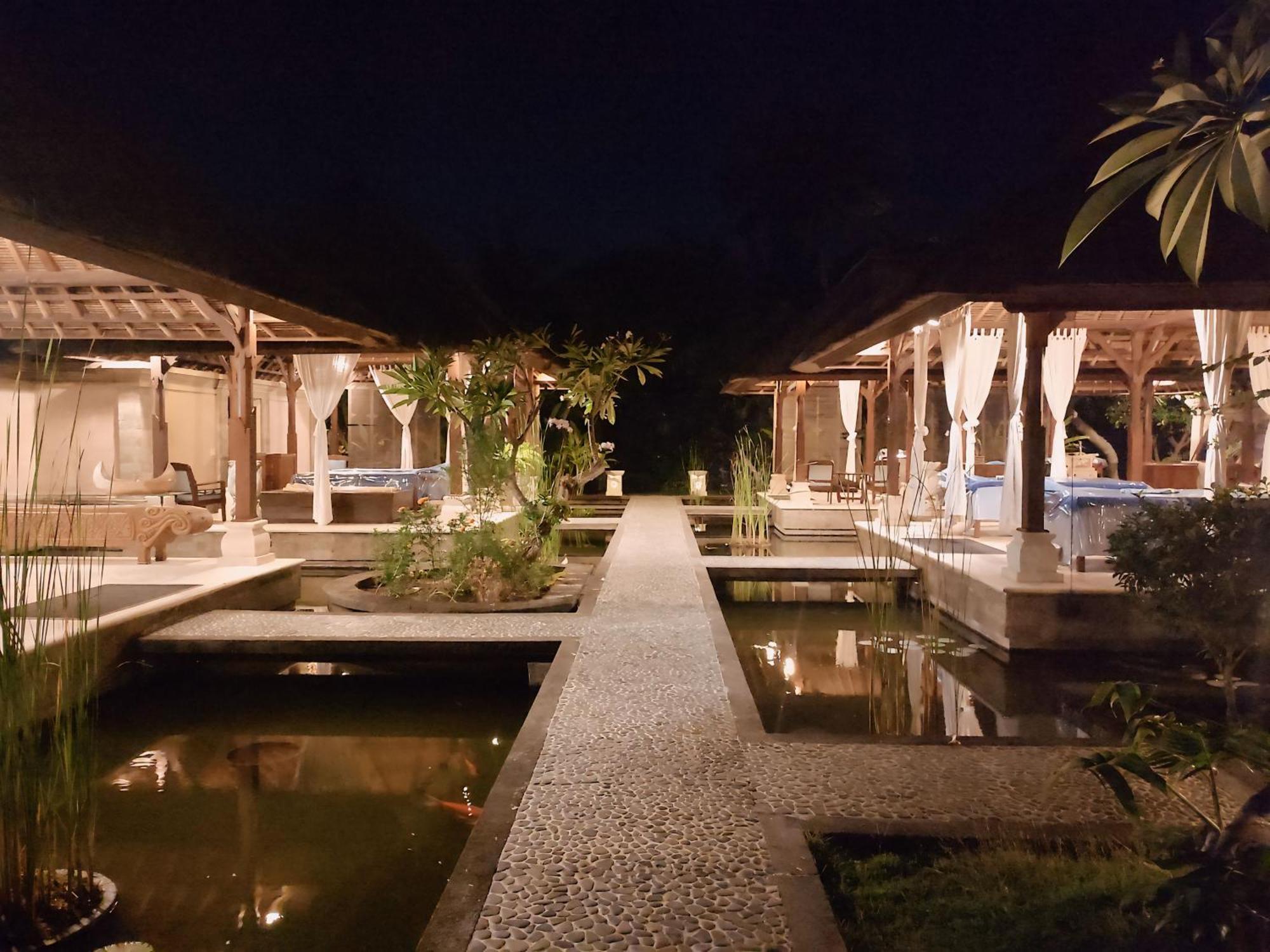Puri Bagus Lovina Hotel Exterior photo