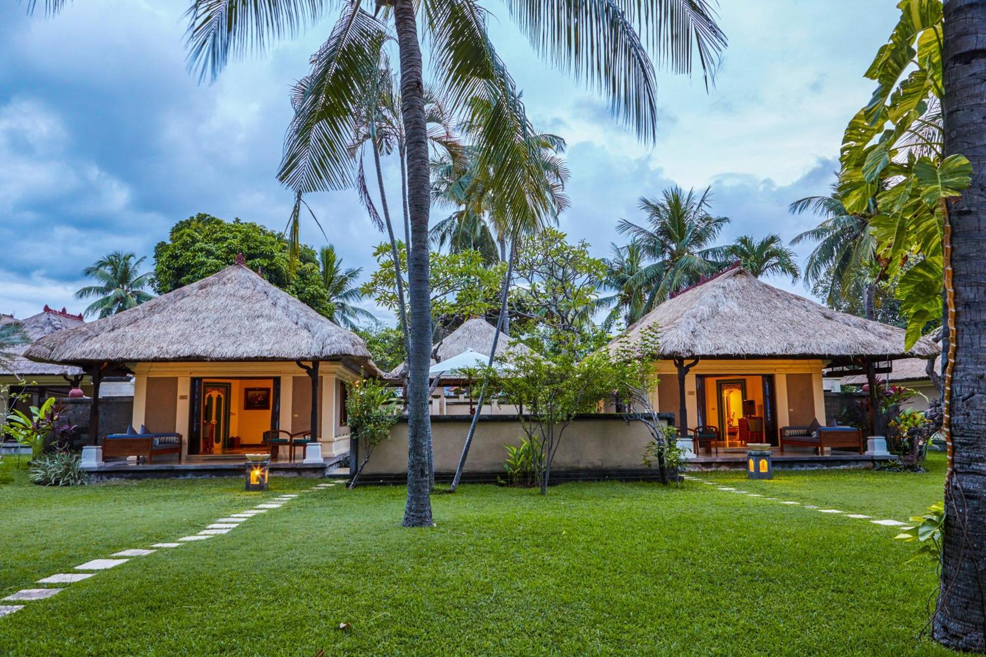 Puri Bagus Lovina Hotel Exterior photo
