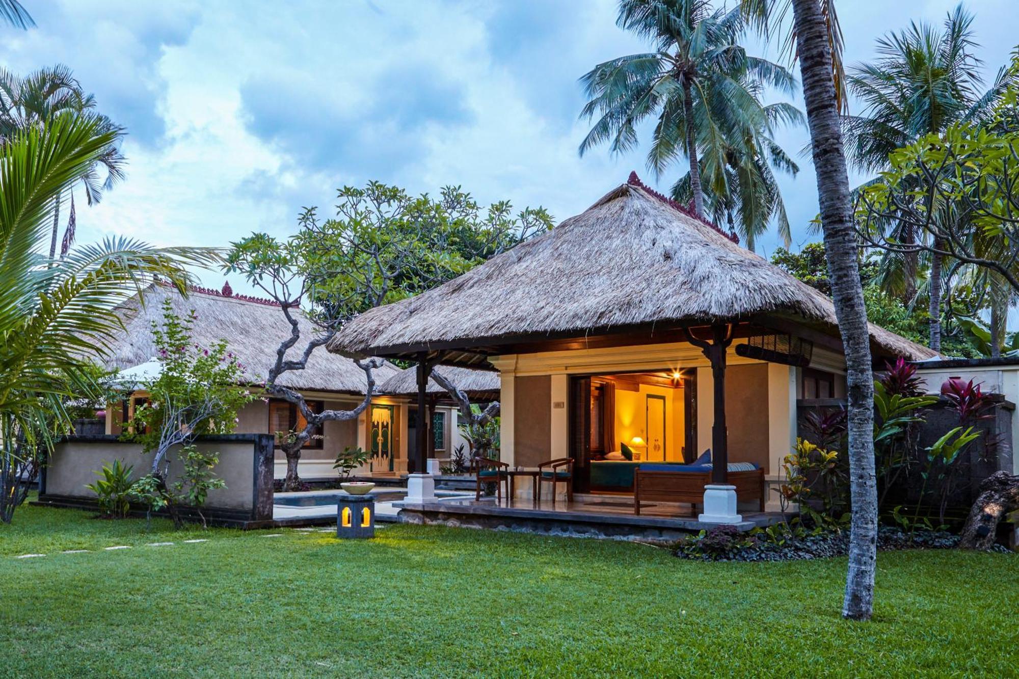 Puri Bagus Lovina Hotel Exterior photo