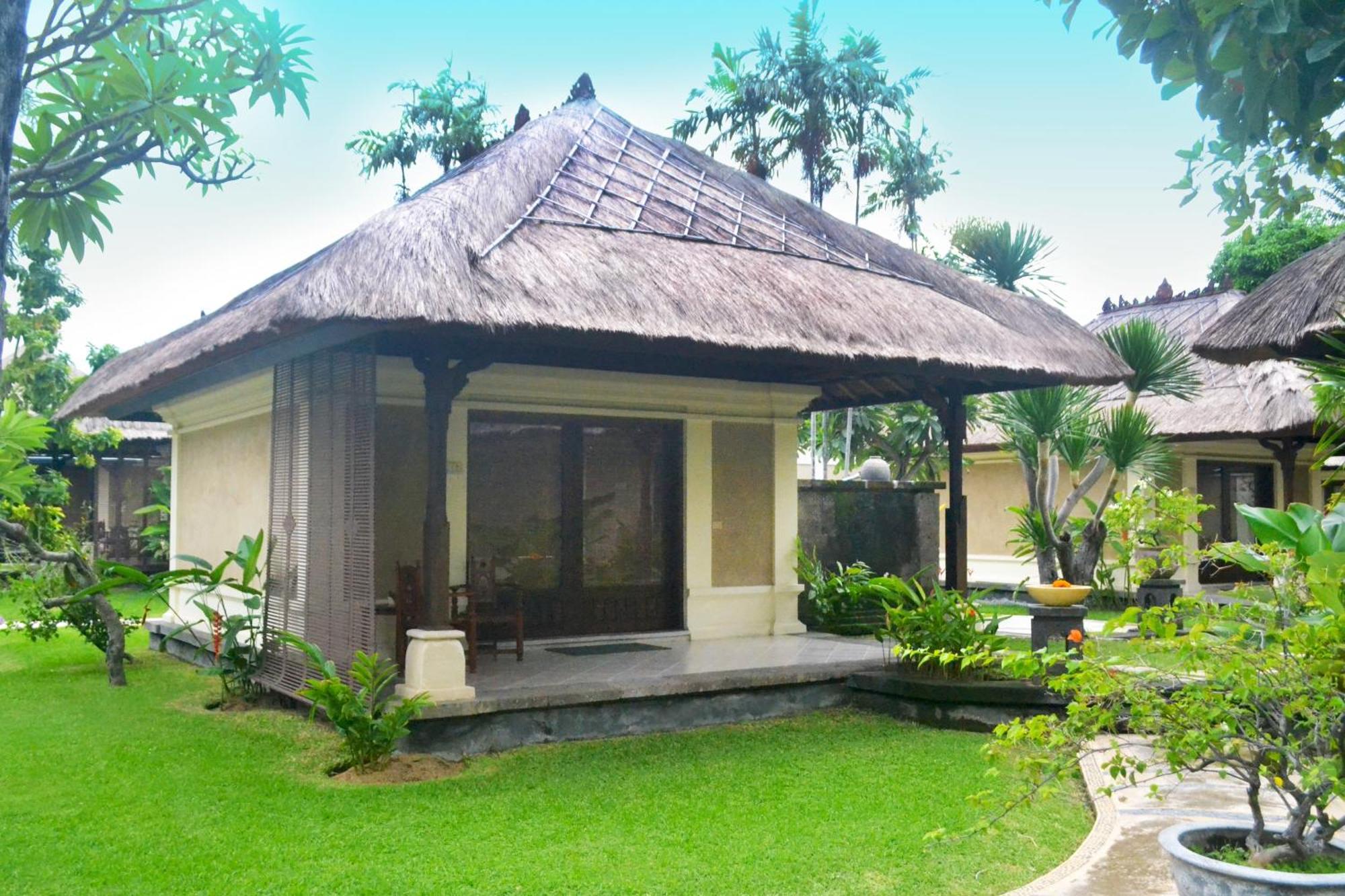 Puri Bagus Lovina Hotel Exterior photo