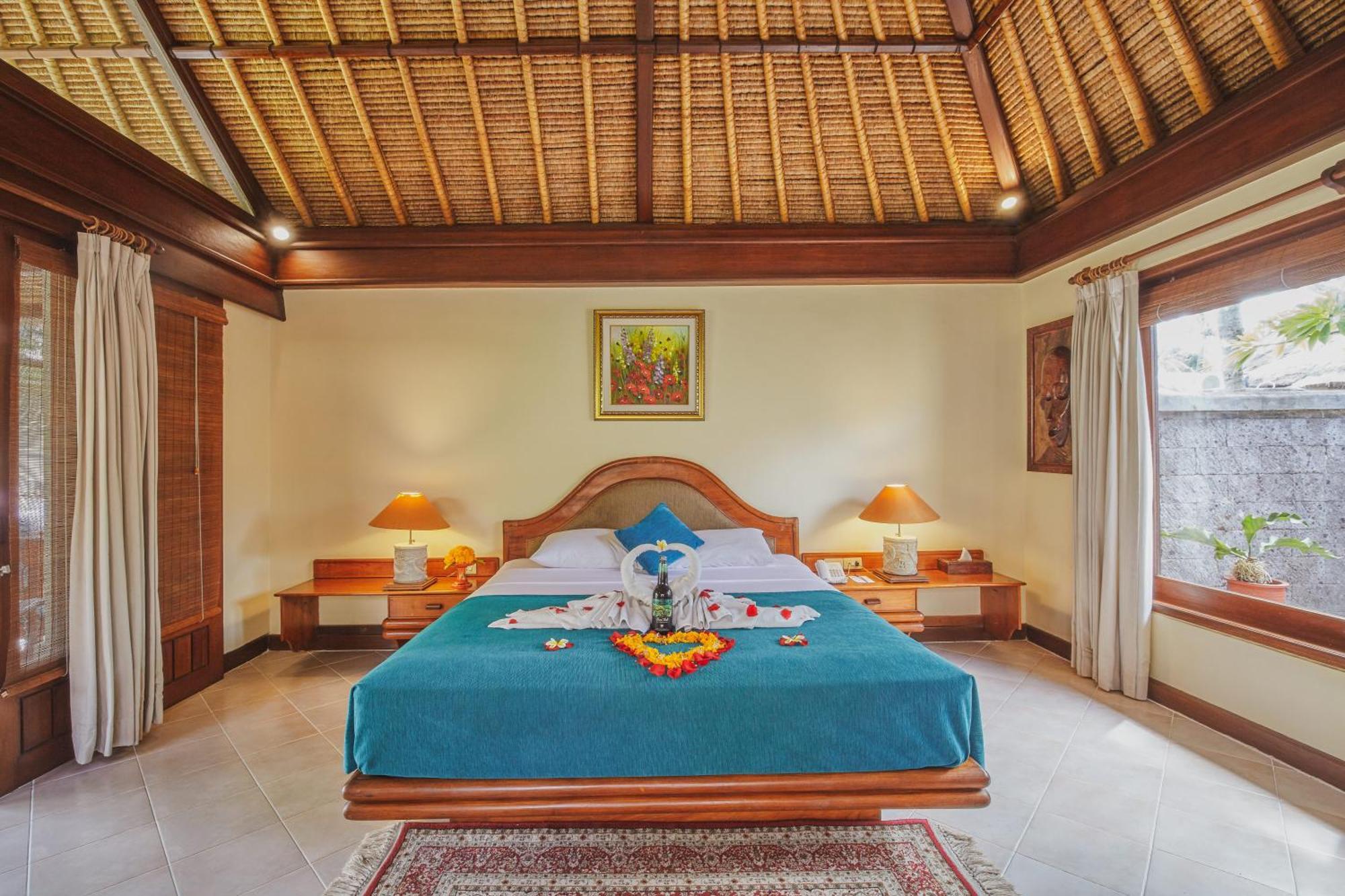 Puri Bagus Lovina Hotel Exterior photo