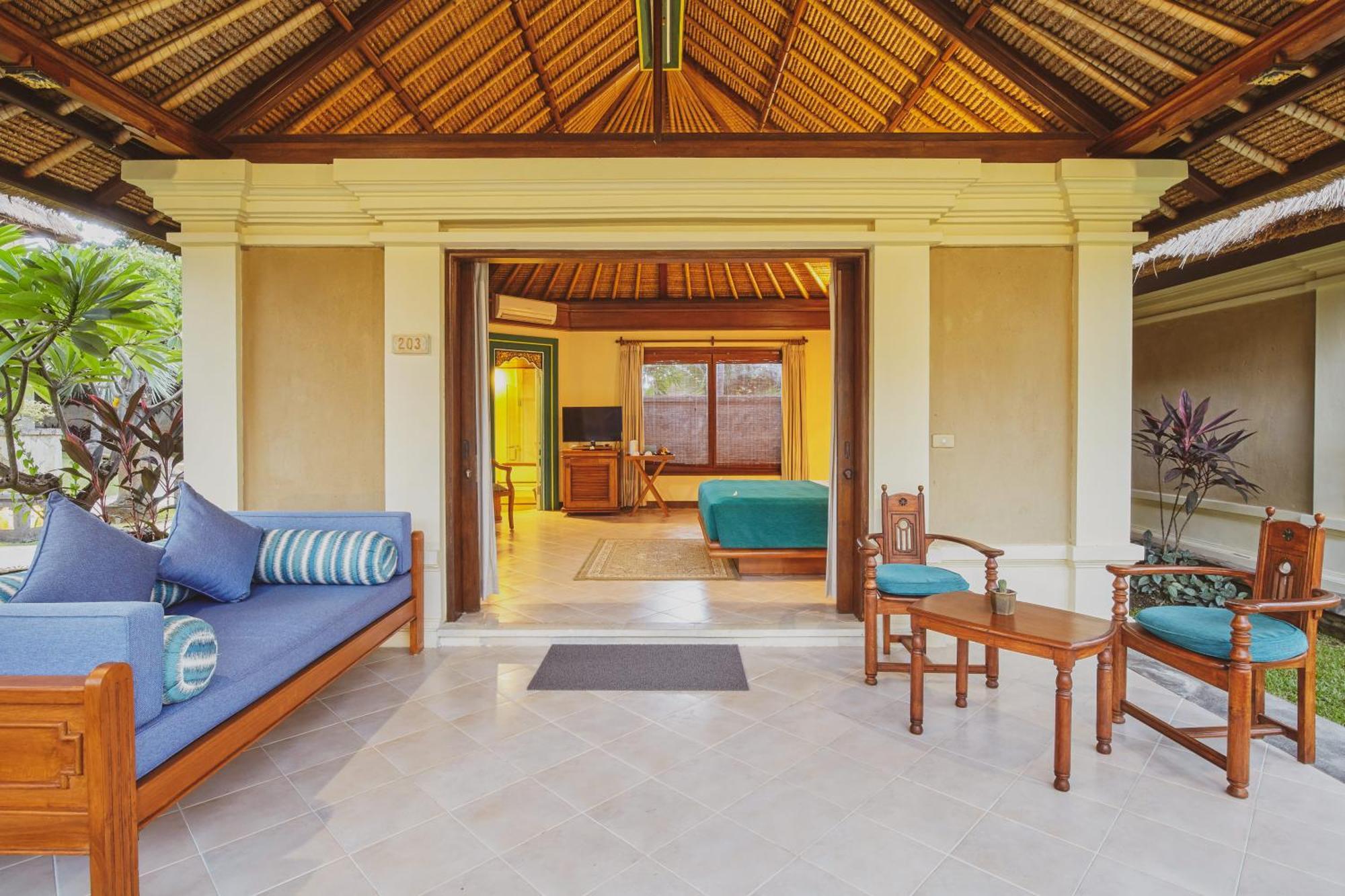 Puri Bagus Lovina Hotel Exterior photo