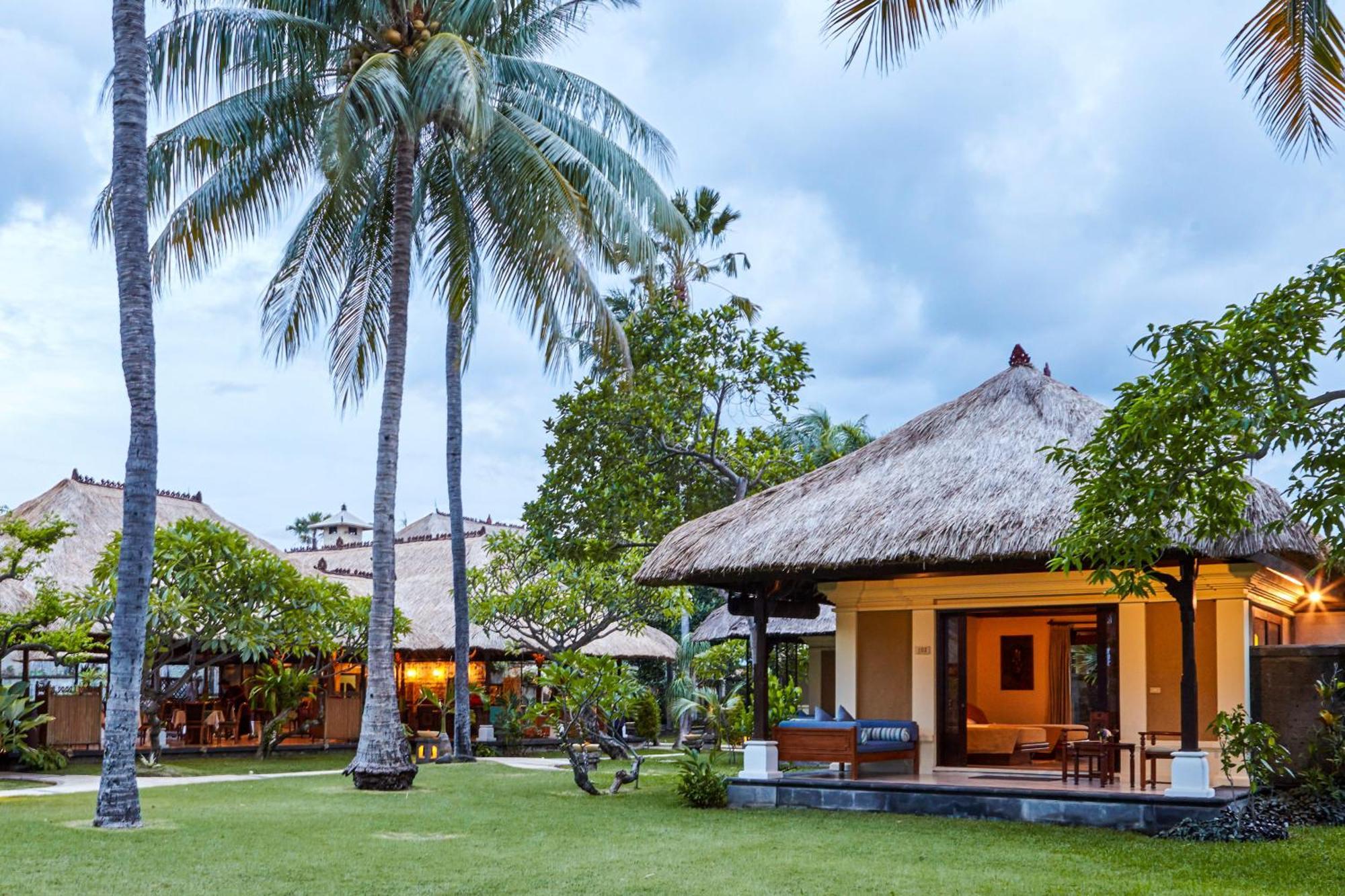 Puri Bagus Lovina Hotel Exterior photo