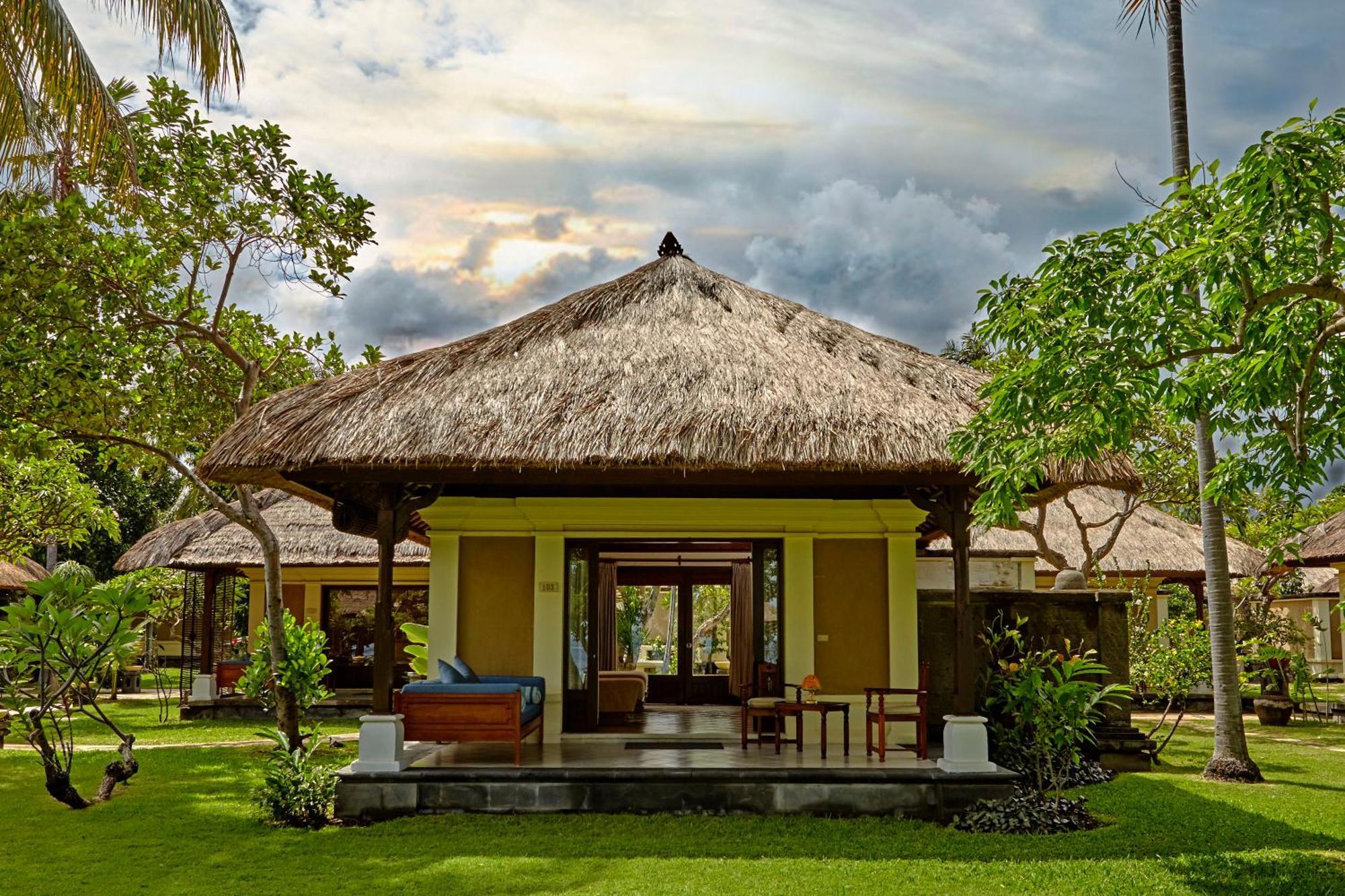 Puri Bagus Lovina Hotel Exterior photo